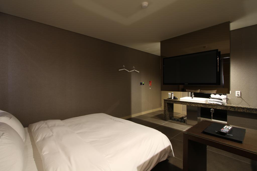 Valentine Hotel Коян Номер фото